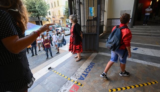 Hyn ne fuqi protokolli i ri anti Covid ne shkollat ne Itali